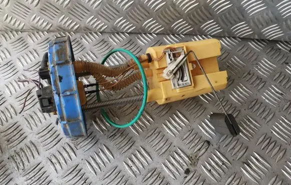 Toyota Yaris Fuel level sensor