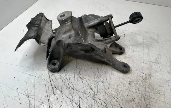 Volkswagen Touareg III Engine mounting bracket 4M0199308BM