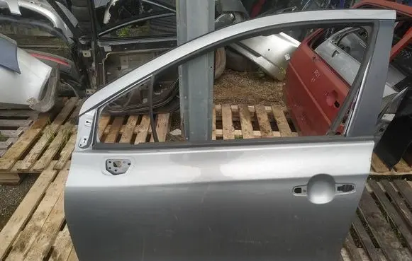 Suzuki SX4 S-Cross Front door pilkos