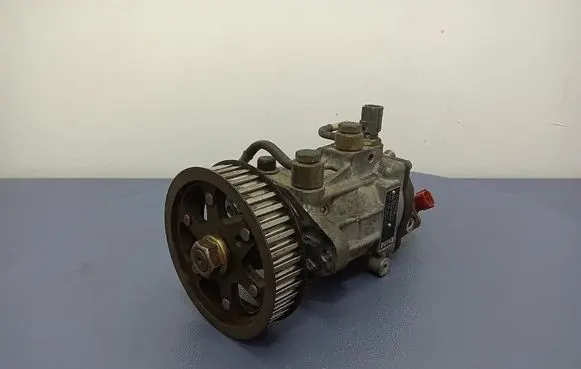 Toyota Avensis Verso Fuel injection high pressure pump 2210027010
