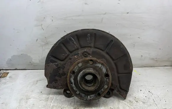 Volkswagen Golf Plus Front wheel hub 