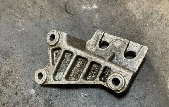Volvo XC90 Front differential bracket 31439850