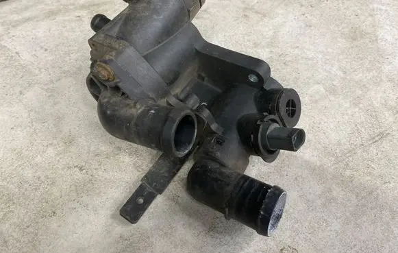 Volkswagen Polo Thermostat housing 032121111AP