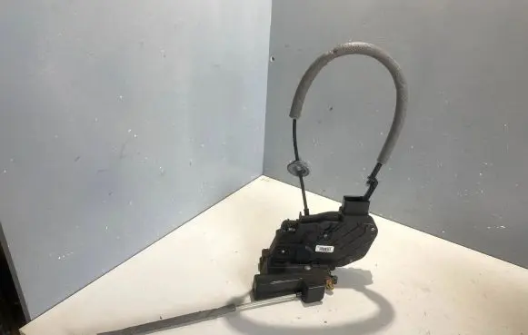 Volvo XC60 Front door lock 30799301 A048069 3351A