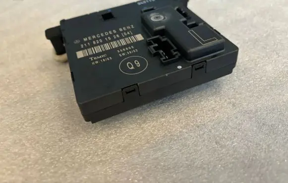 Mercedes-Benz E W211 Door control unit/module 2118201526 356805 A2118201526