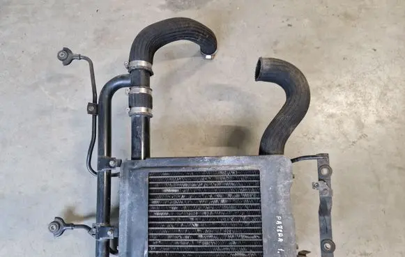 Mitsubishi Pajero Sport I Intercooler air channel guide 