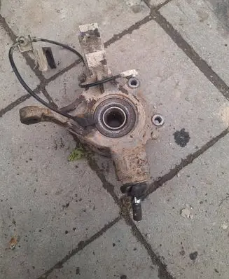 Citroen C4 I Front wheel hub spindle knuckle