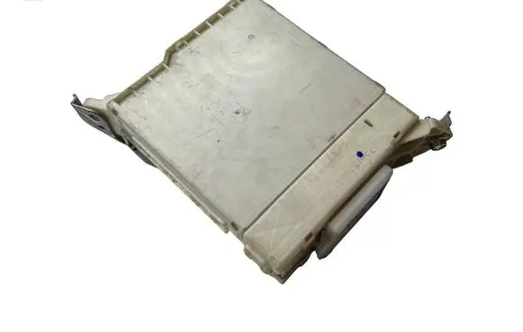Lexus GS 300 350 430 450H Fuse module 8273030272 9896 7F010522