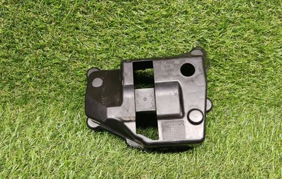 Volkswagen Jetta VI Other engine part 04E103729