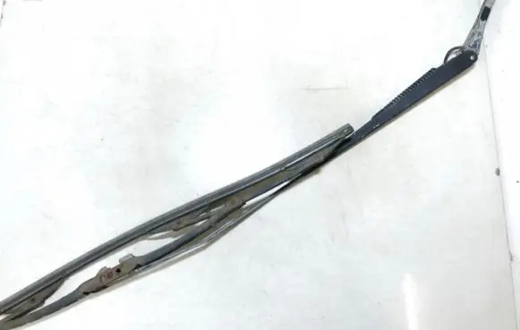 Mitsubishi Colt Front wiper blade arm