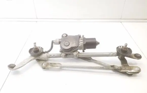 Nissan Leaf II (ZE1) Front wiper linkage and motor 