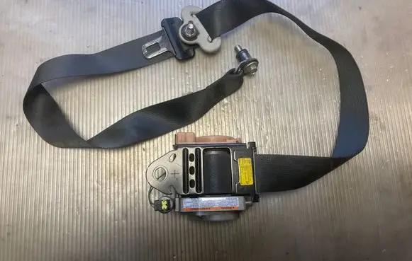 Suzuki Grand Vitara II Front seatbelt 8492065J0 11282006