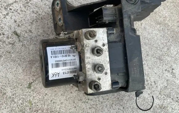 Opel Zafira C ABS Pump 39061713