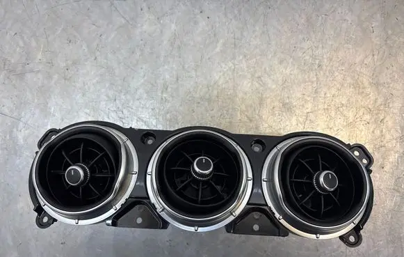 KIA Stinger Dashboard air vent grill cover trim 84600J5000