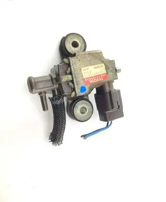Toyota Avensis T220 Vacuum valve 