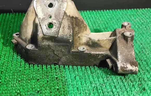 Iveco Daily 35 - 40.10 Engine mounting bracket 500376599