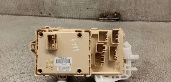 Toyota Corolla Verso AR10 Fuse module 892210F030