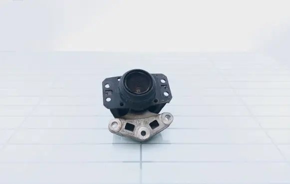 Peugeot 308 Engine mount bracket 9655922980