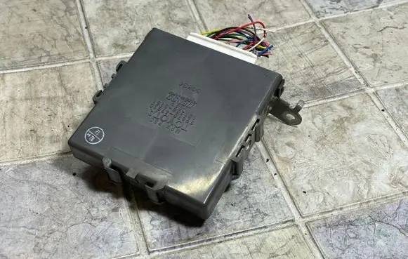 Toyota Prius (XW20) Power management control unit 8967047010 1012380151