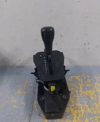Volvo S60 Gear shifter/selector P08699400