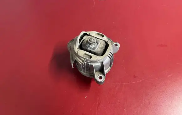 BMW X3 F25 Engine mount bracket 6785716