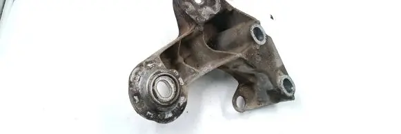 Audi A4 S4 B5 8D Engine mounting bracket 4B0199352A