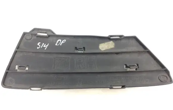 Ford Focus Front bumper lower grill BM5117K946C