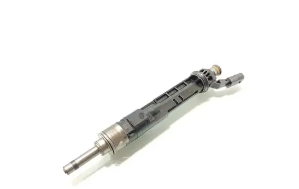 Mercedes-Benz CLA C117 X117 W117 Fuel injector A2820701000