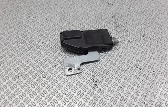 Mercedes-Benz ML W163 Aerial antenna amplifier 1638200089