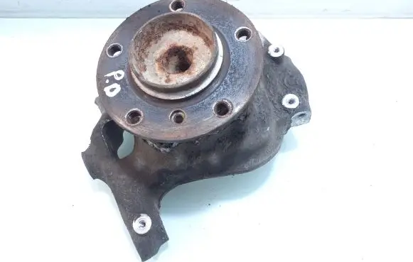 BMW 5 E60 E61 Front wheel hub spindle knuckle 6760954