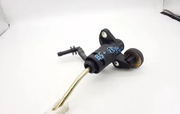 Volkswagen PASSAT B5.5 Clutch master cylinder 8E1721401AF