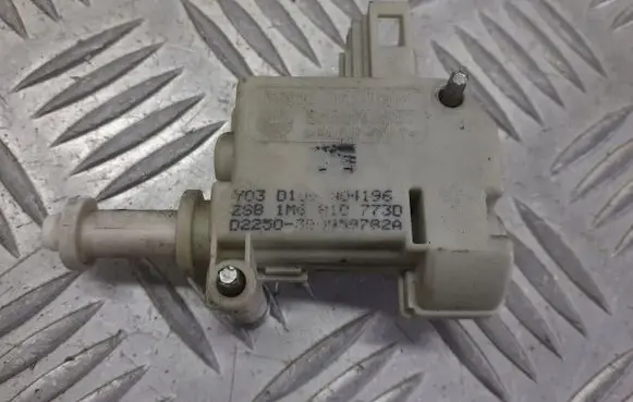 Seat Leon (1M) Fuel tank cap lock 1M6810773D