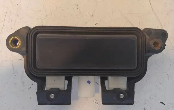 Tesla Model S Tailgate opening switch 
