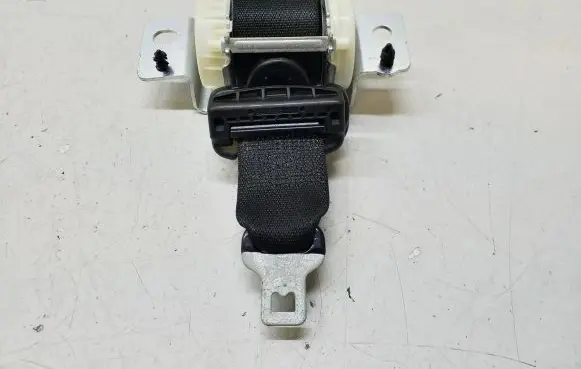 Chrysler Town u0026 Country V Middle seatbelt (rear) P0ZV84DX9AB