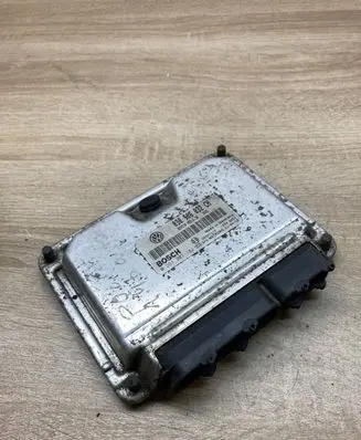 Volkswagen Polo Engine control unit/module ECU 030906032CH 0261207182