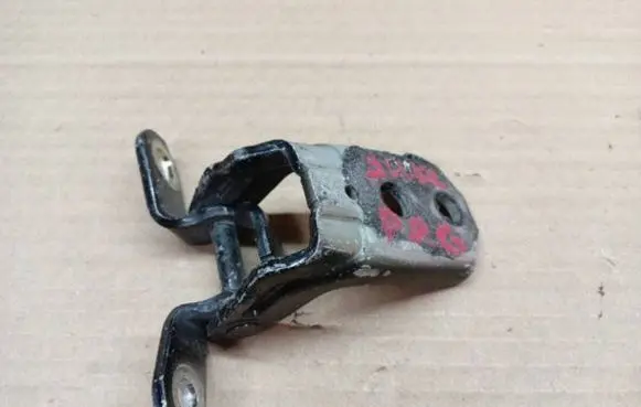Nissan Juke I F15 Front door upper hinge 