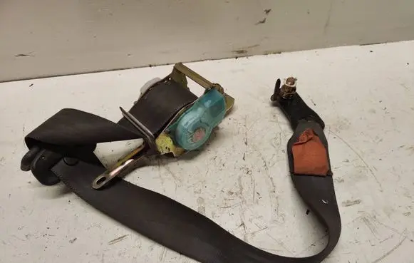 Subaru Impreza I Front seatbelt 0426036 226036 F89102T
