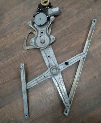 Toyota Verso Front door window regulator with motor