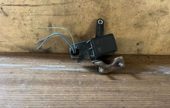 Rear air suspension level height sensor