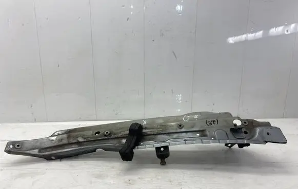 Audi Q7 4L Fender mounting bracket 4L0805157B