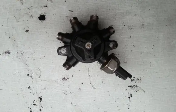 Ford Focus LP gas injectors rail housing 