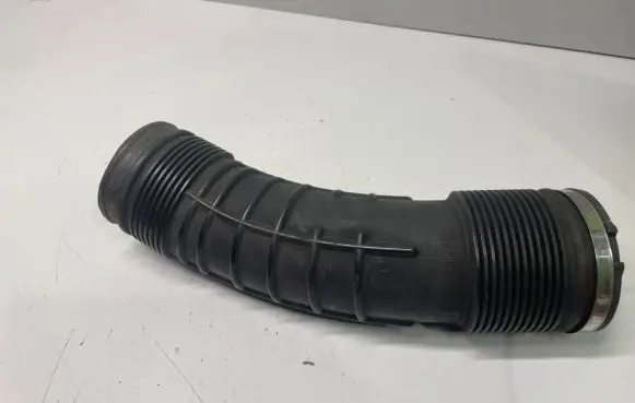 Volvo XC60 Intercooler hose/pipe 6898050