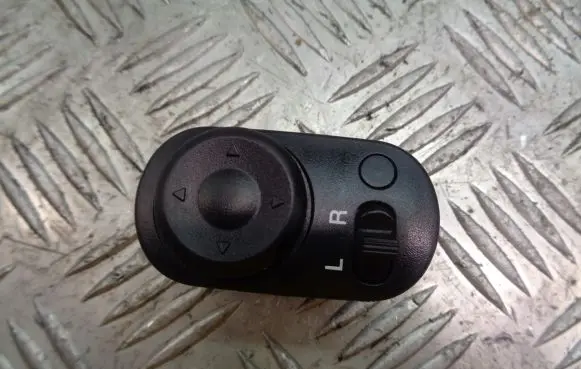 Chevrolet Lacetti Wing mirror switch