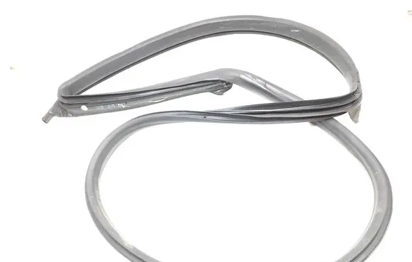 Maserati Ghibli Front door rubber seal 