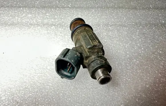 Audi A8 S8 D2 4D Fuel injector 07D906031