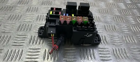 Nissan Qashqai Fuse module GF10GB20