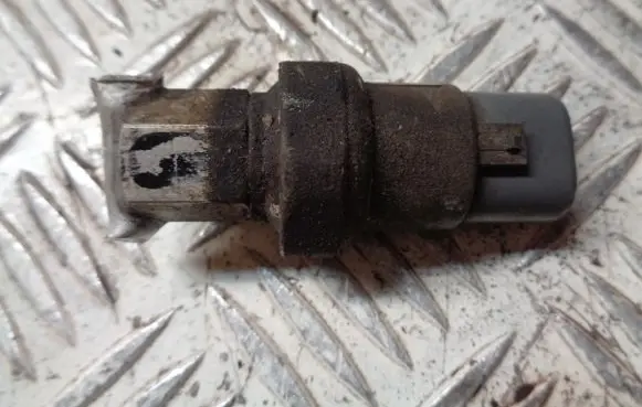 Mazda 2 Air conditioning (A/C) pressure sensor 5031000100 8K27
