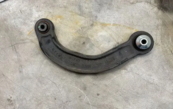 Ford Mustang VI Rear upper control arm/wishbone 5K743