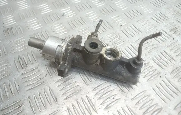 Volvo S40, V40 Master brake cylinder