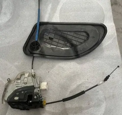 Audi Q7 4L Front door lock 8J1837015A 8K0837915B